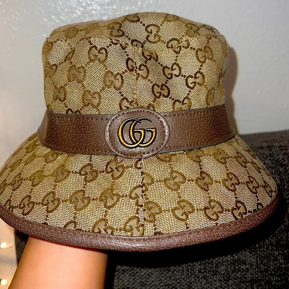 Very cool GUCCI bucket hat.